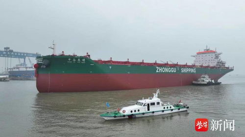 國內(nèi)最大內(nèi)貿(mào)集裝箱船安全出塢